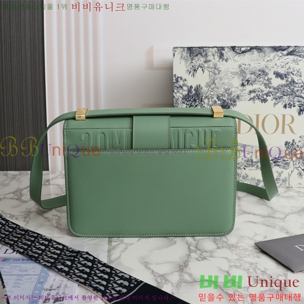 ��� 30 ������ ũ�ν��� 28D876581-4