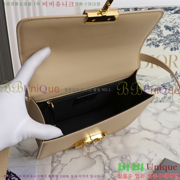 ��� 30 ������ ũ�ν��� 28D876581-3