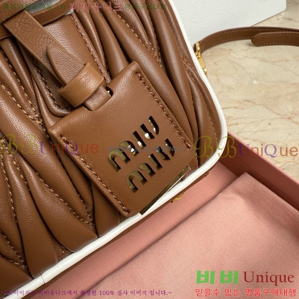 #�̿�̿� �Ƹ�ī�� ���׶�� 5BB142-402