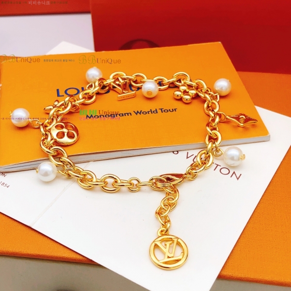 ���� ���̺��� Ŭ���� ���� 8L256185-2