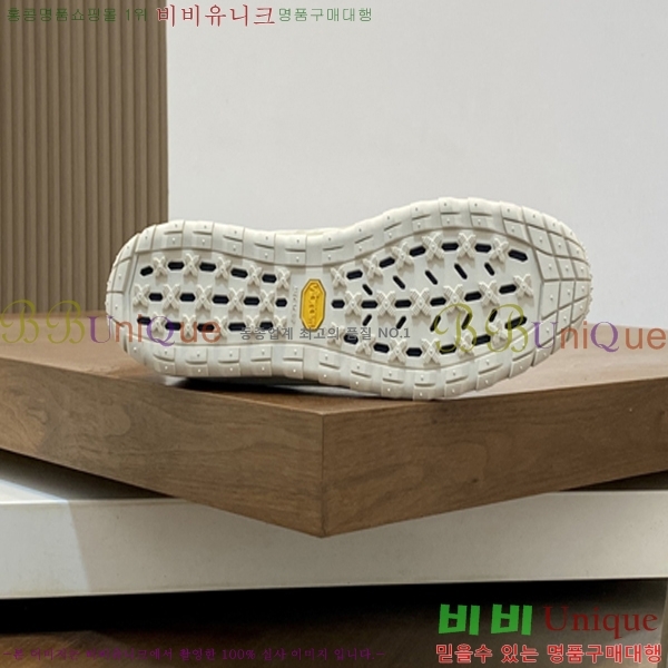 ���� ��**�� ����Ŀ�� M66424-8