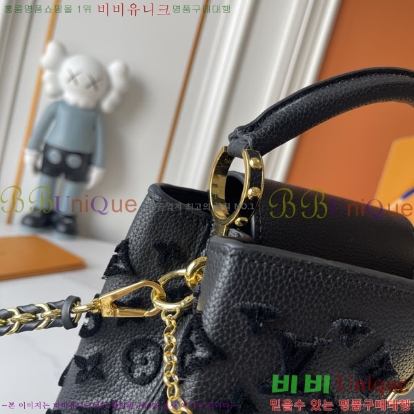 ����*�� Capucines BB ȣ���� M20486-001