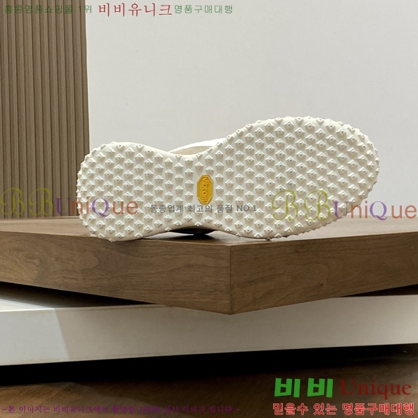 ���� ��**�� ����Ŀ�� M1022490-4
