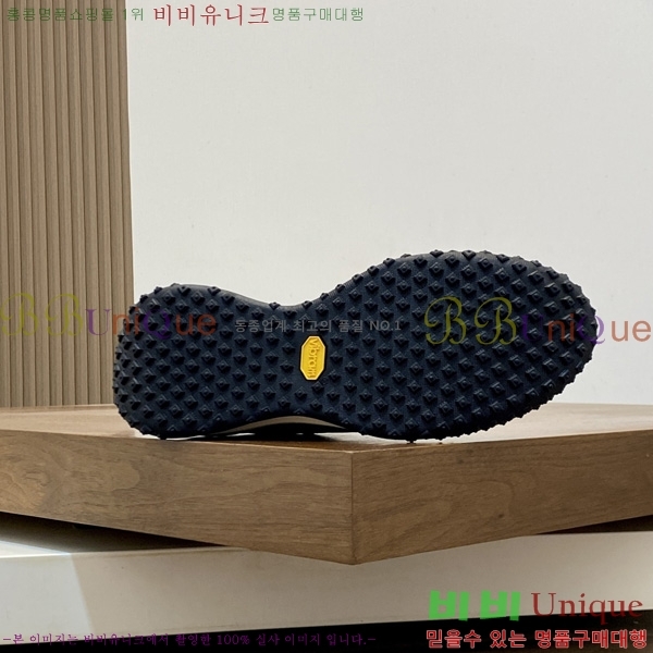 ���� ��**�� ����Ŀ�� M1022490-1