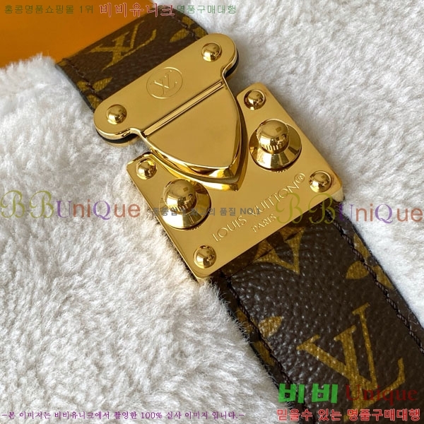 #����*�� Pochette Mia ����� M26245-101